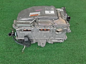 ИНВЕРТОР НА TOYOTA AQUA NHP10
