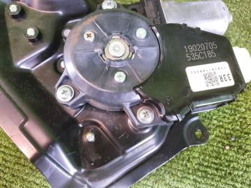 ДОВОДЧИК  ДВЕРИ НА TOYOTA ROOMY M900A