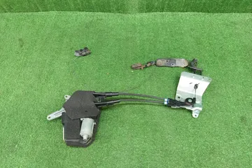 ДОВОДЧИК  ДВЕРИ НА TOYOTA SIENTA NCP175G
