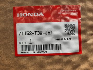 РЕШЕТКА БАМПЕРА НА HONDA ACCORD CR7