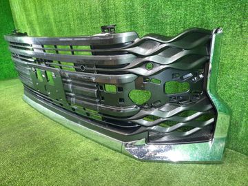 РЕШЕТКА БАМПЕРА НА TOYOTA VOXY ZWR90
