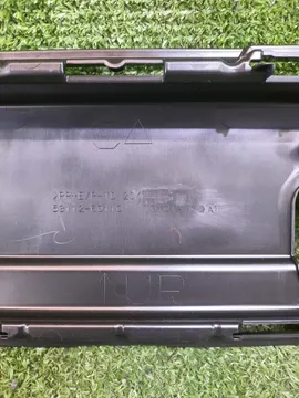 РЕШЕТКА БАМПЕРА НА TOYOTA LAND CRUISER URJ202