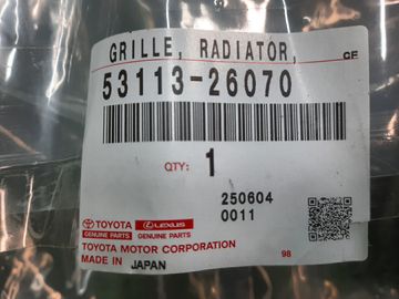РЕШЕТКА БАМПЕРА НА TOYOTA HIACE GDH300