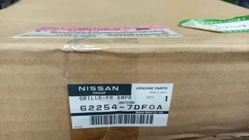 РЕШЕТКА БАМПЕРА НА NISSAN SERENA FC28