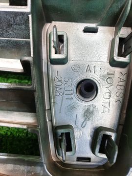 РЕШЕТКА РАДИАТОРА НА TOYOTA PREMIO ZRT260