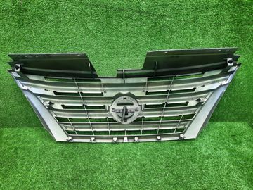 РЕШЕТКА РАДИАТОРА НА NISSAN SERENA C26