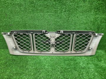 РЕШЕТКА РАДИАТОРА НА SUBARU FORESTER SF5