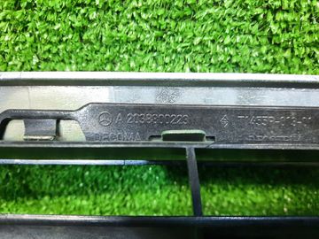 РЕШЕТКА РАДИАТОРА НА MERCEDES-BENZ C-CLASS W203