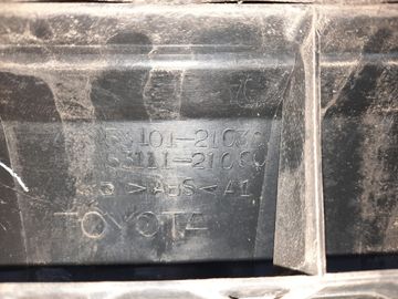 РЕШЕТКА РАДИАТОРА НА TOYOTA CALDINA ZZT241W