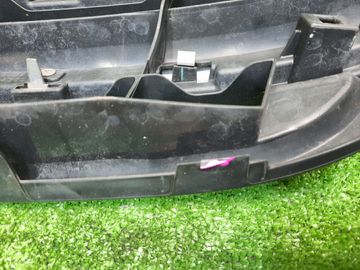 РЕШЕТКА РАДИАТОРА НА TOYOTA ISIS ZGM10G