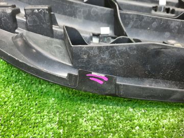 РЕШЕТКА РАДИАТОРА НА TOYOTA ISIS ZGM10G