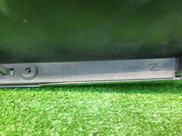 РЕШЕТКА РАДИАТОРА НА MAZDA BONGO FRIENDEE SGEW