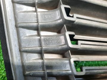 РЕШЕТКА РАДИАТОРА НА NISSAN CEDRIC HY34