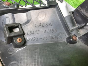 РЕШЕТКА РАДИАТОРА НА TOYOTA ISIS ZNM10W