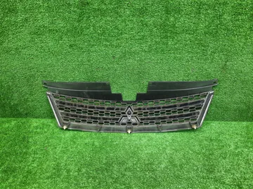 РЕШЕТКА РАДИАТОРА НА MITSUBISHI OUTLANDER CW5W
