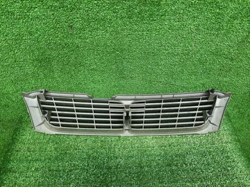 РЕШЕТКА РАДИАТОРА НА NISSAN BLUEBIRD HU14