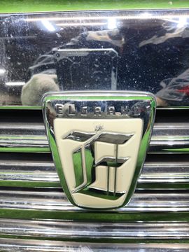 РЕШЕТКА РАДИАТОРА НА NISSAN ELGRAND AVWE50