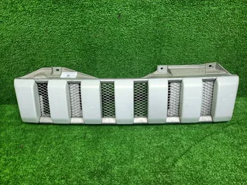 РЕШЕТКА РАДИАТОРА НА SUZUKI JIMNY JB23W