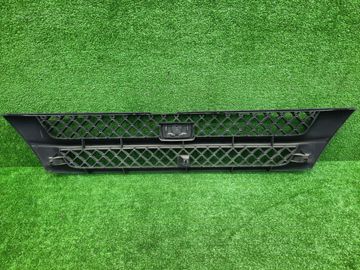 РЕШЕТКА РАДИАТОРА НА TOYOTA HIACE REGIUS KCH46G