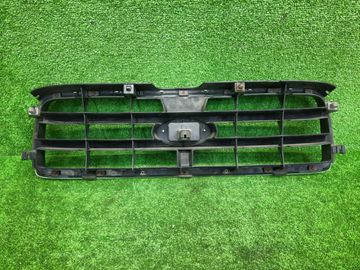 РЕШЕТКА РАДИАТОРА НА SUBARU FORESTER SG5