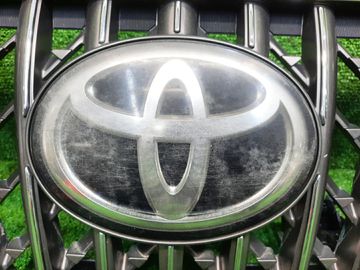 РЕШЕТКА РАДИАТОРА НА TOYOTA CROWN MAJESTA UZS207