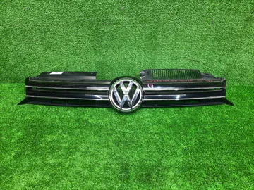 РЕШЕТКА РАДИАТОРА НА VOLKSWAGEN GOLF 1K1