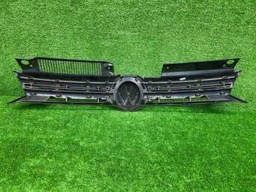 РЕШЕТКА РАДИАТОРА НА VOLKSWAGEN GOLF 1K1