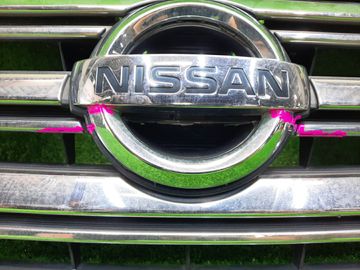 РЕШЕТКА РАДИАТОРА НА NISSAN SERENA C26