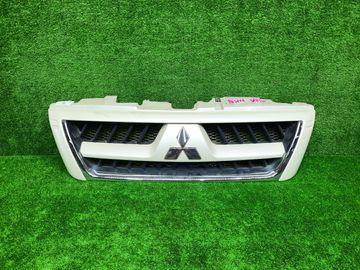 РЕШЕТКА РАДИАТОРА НА MITSUBISHI PAJERO V75W