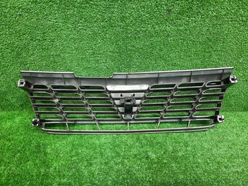 РЕШЕТКА РАДИАТОРА НА NISSAN LIBERTY M12 