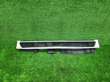 РЕШЕТКА РАДИАТОРА НА TOYOTA PORTE NNP11