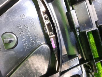 РЕШЕТКА РАДИАТОРА НА TOYOTA VELLFIRE AGH30W