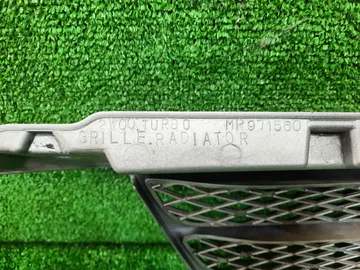 РЕШЕТКА РАДИАТОРА НА MITSUBISHI AIRTREK CU2W