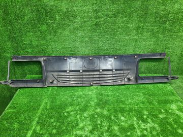 РЕШЕТКА РАДИАТОРА НА MAZDA BONGO BRAWNY SKE6V