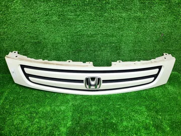 РЕШЕТКА РАДИАТОРА НА HONDA STREAM RN1