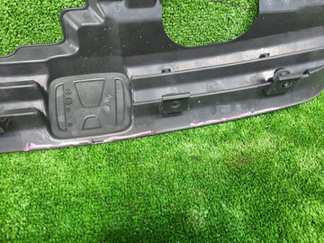 РЕШЕТКА РАДИАТОРА НА HONDA CAPA GA4