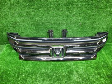 РЕШЕТКА РАДИАТОРА НА HONDA STEPWGN RK5
