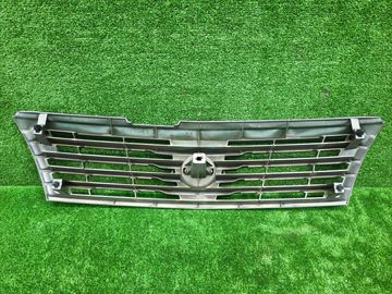 РЕШЕТКА РАДИАТОРА НА NISSAN LIBERTY M12