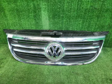РЕШЕТКА РАДИАТОРА НА VOLKSWAGEN TIGUAN 5N1
