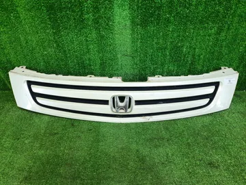 РЕШЕТКА РАДИАТОРА НА HONDA STREAM RN1