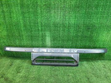 РЕШЕТКА РАДИАТОРА НА MITSUBISHI CANTER FE516B