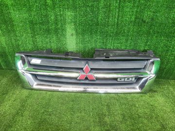 РЕШЕТКА РАДИАТОРА НА MITSUBISHI PAJERO V75W