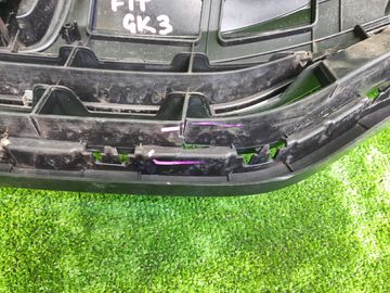 РЕШЕТКА РАДИАТОРА НА HONDA FIT GK3