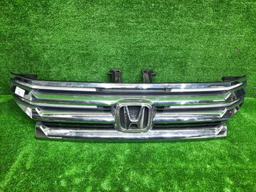 РЕШЕТКА РАДИАТОРА НА HONDA STEPWGN RK5