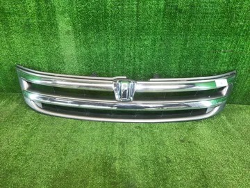 РЕШЕТКА РАДИАТОРА НА TOYOTA ISIS ZGM10