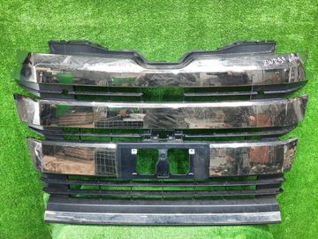 РЕШЕТКА РАДИАТОРА НА TOYOTA NOAH ZWR90W