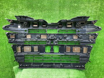 РЕШЕТКА РАДИАТОРА НА TOYOTA NOAH ZWR90