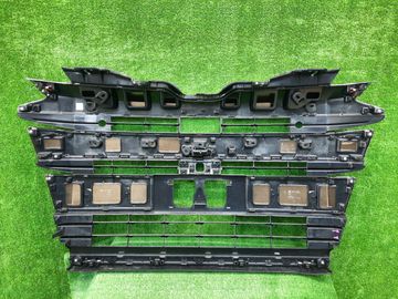 РЕШЕТКА РАДИАТОРА НА TOYOTA NOAH ZWR90