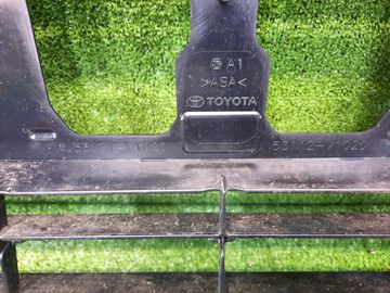 РЕШЕТКА РАДИАТОРА НА TOYOTA NOAH ZWR90