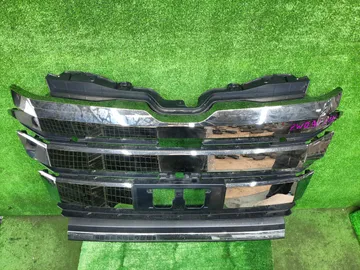 РЕШЕТКА РАДИАТОРА НА TOYOTA NOAH ZWR90
